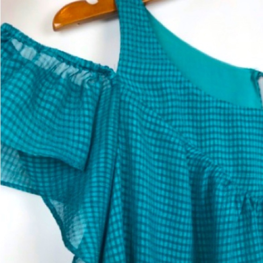 ANTHROPOLOGIE |Maeve
Gingham Ruffle Cold Shoulder Top size 10P - Picture 3 of 5